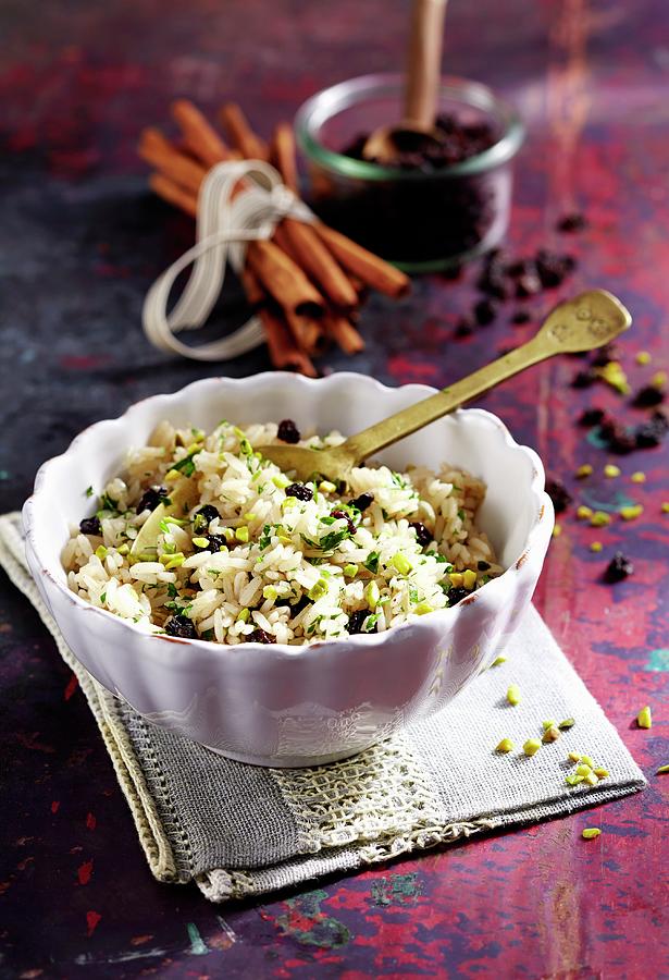 Pilau With Currants And Pistachios Photograph by Teubner Foodfoto