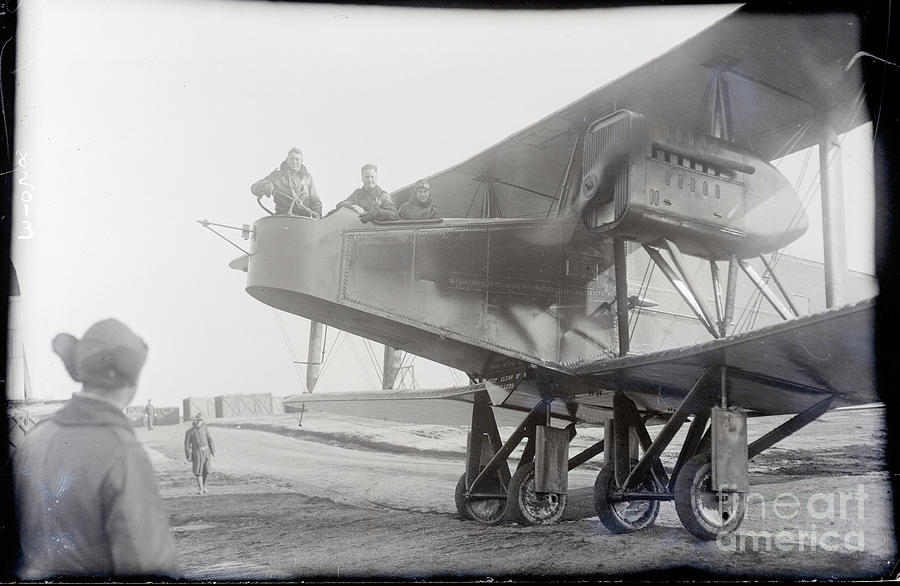 Pilots In Handley Page Aircraft Photograph by Bettmann Pilots In Handley Page Aircraft Photograph by Bettmann