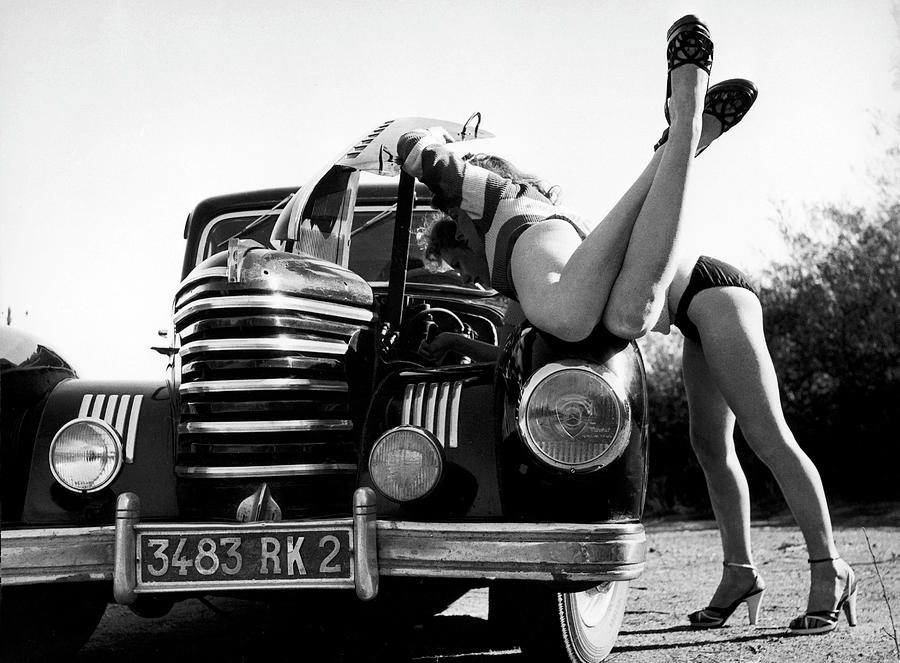 Pin-up In France In 1946 - Photograph by Serge De Sazo