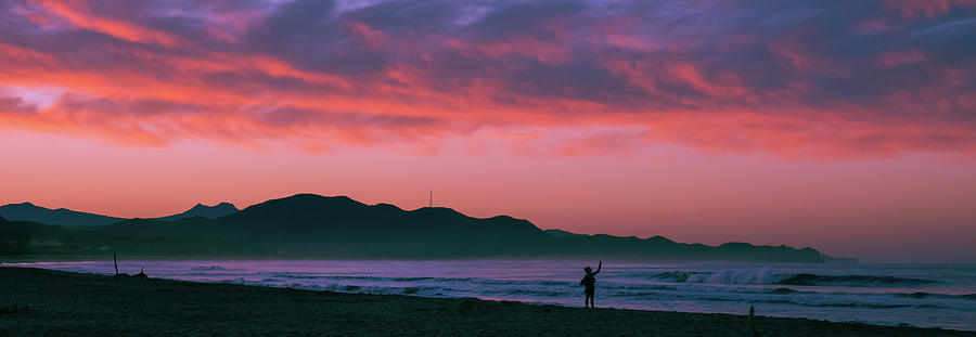 Pink and purple dawn sky above Los Cerritos' beach, BCS, Mexico ...