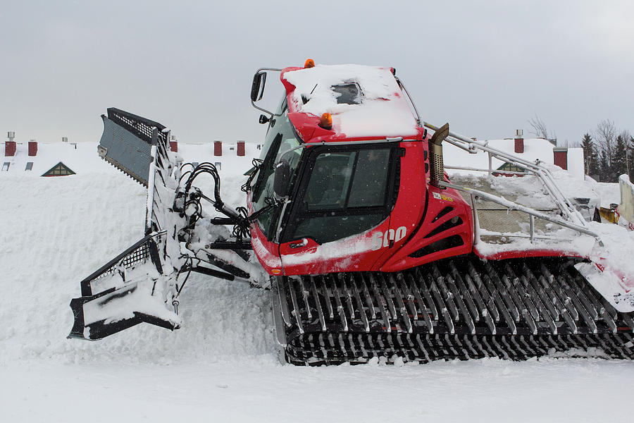 Pisten Bully Snow Groomer Photograph by Suzanne Bauer Photography ...