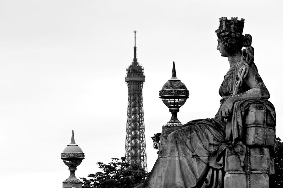 Place De La Concorde & Eiffel Tower Digital Art by Glowcam