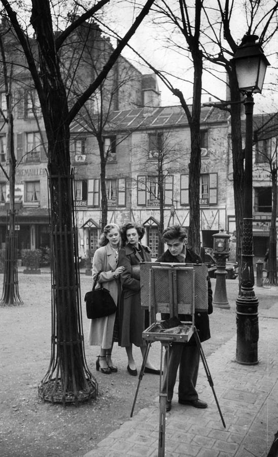 Place Du Tertre Photograph by Kurt Hutton Place Du Tertre Photograph by Kurt Hutton