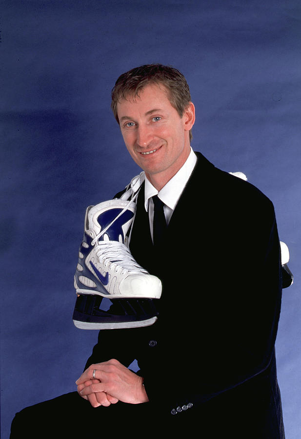 Player Wayne Gretzky Photograph by B Bennett