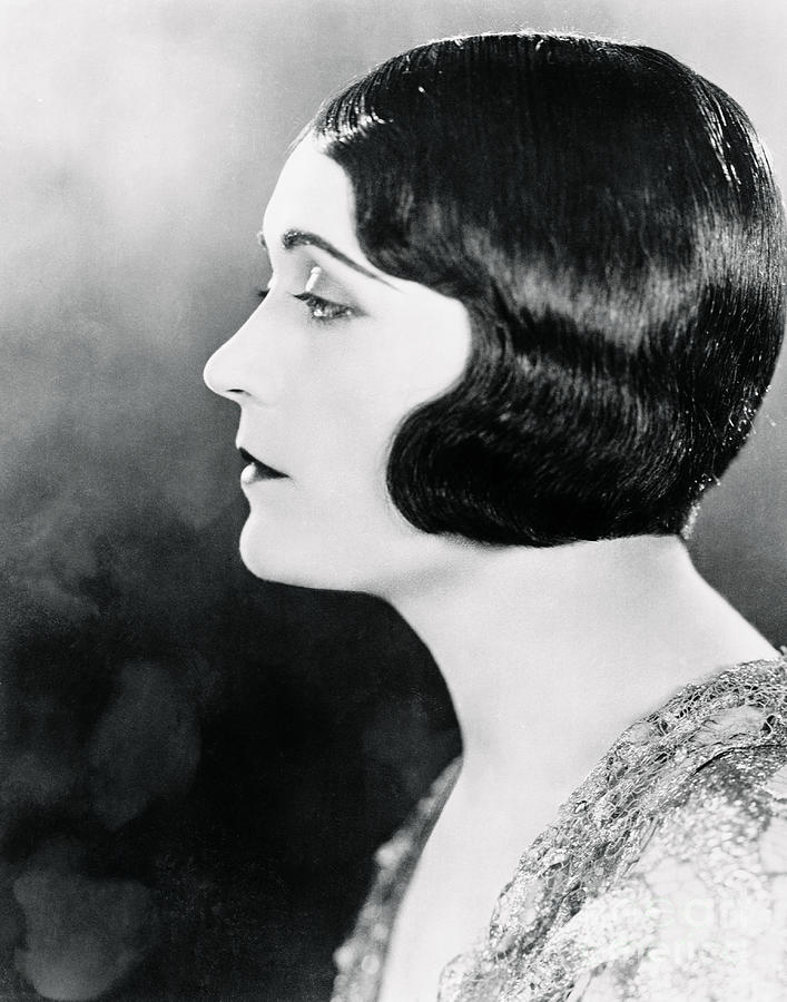Pola Negri Wearing Petal Bob Haircut Photograph by Bettmann