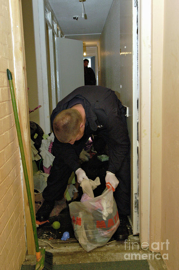 Police Searching A Flat Photograph by Lewis Houghton/science Photo ...