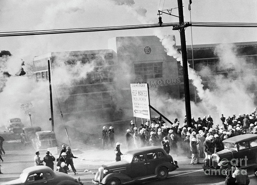 Police With Tear Gas At U.s. Motor Photograph by Bettmann
