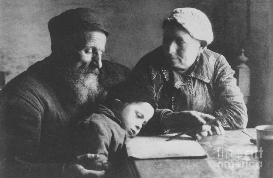 Polish Jews During Home Instruction Photograph by Bettmann