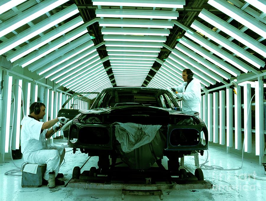 polishing-car-body-photograph-by-philippe-psaila-science-photo-library