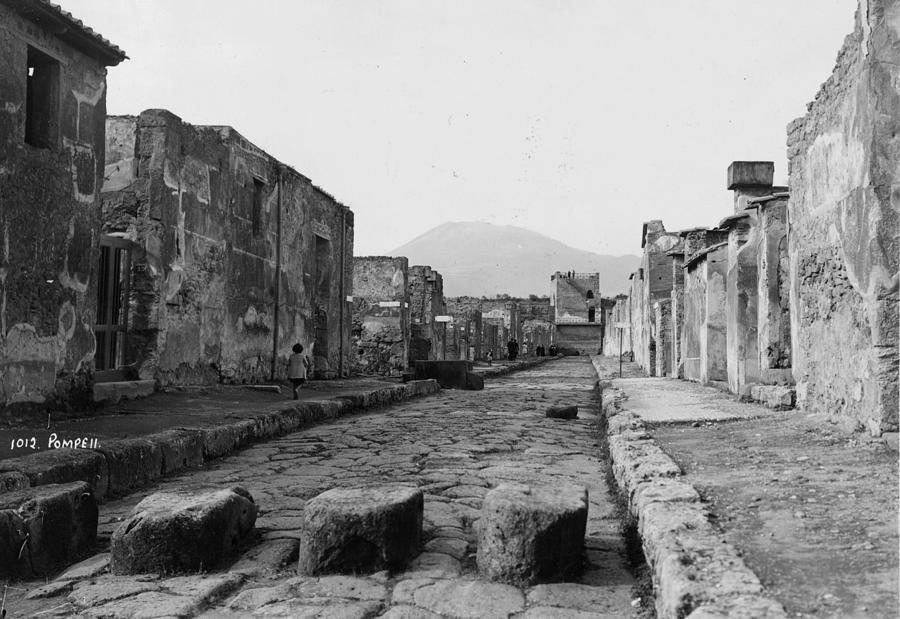 Pompeii Street Photograph by Fox Photos