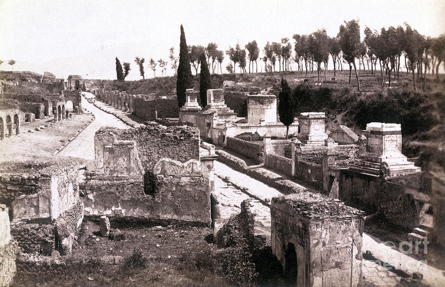 Pompeiis Street Of Tombs Photograph by Bettmann