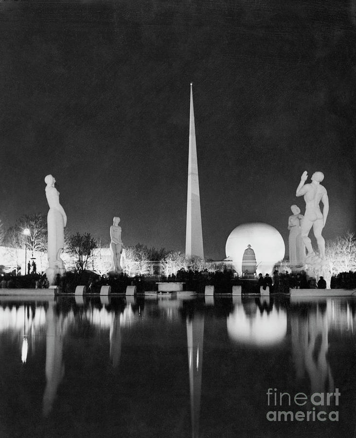 Pond Statues At Worlds Fair Photograph by Bettmann