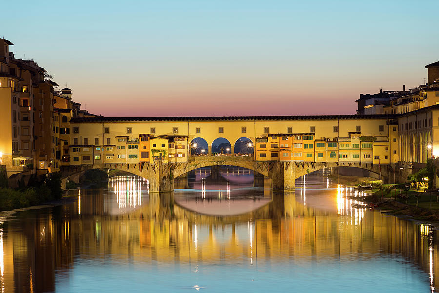 Ponte Vecchio Bridge Over Arno River At Dusk, Florence, Tuscany, Italy ...