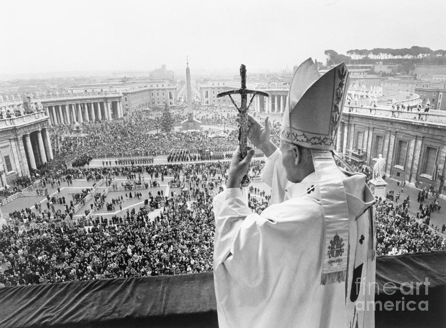 Pope John Paul II Blesses Crowd Photograph by Bettmann
