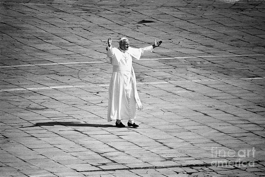 Pope John Paul II In Victory Square Photograph by Bettmann