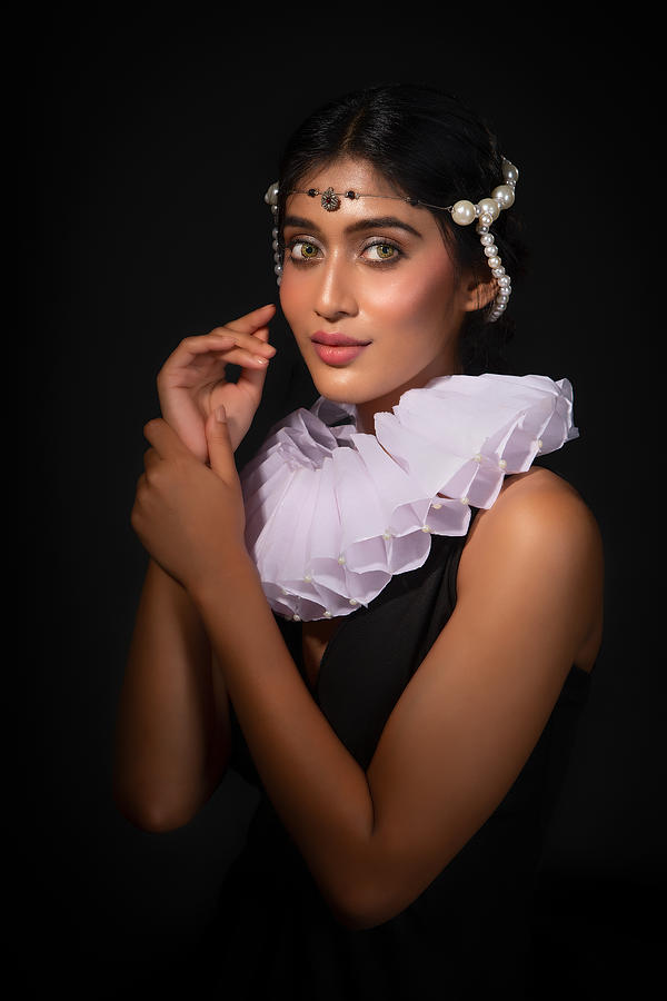 Portrait Photograph - Portrait Lady by Nilendu Banerjee