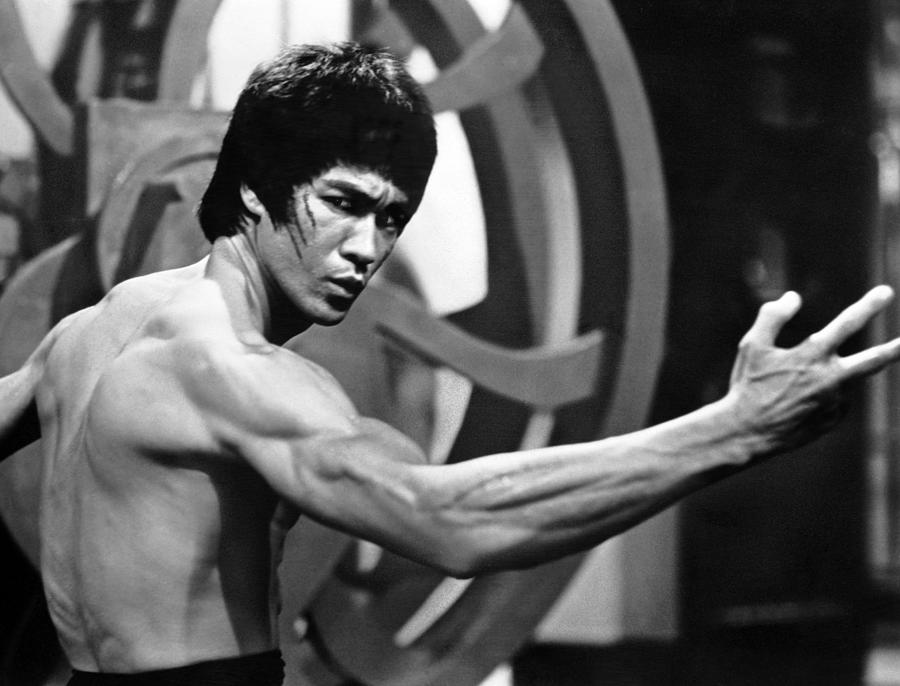 Bruce Lee Photograph - Portrait Of Bruce Lee In A Fight Scene Of Enter The Dragon by Globe Photos