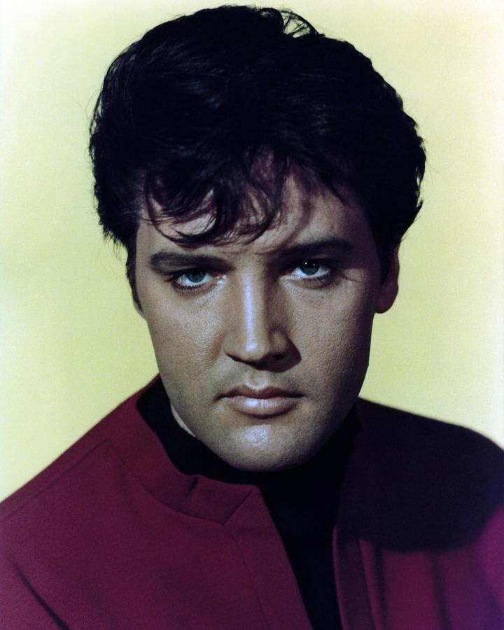 Portrait Of Elvis Presley Photograph By Globe Photos - Fine Art America