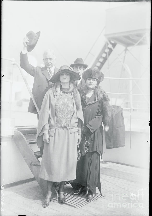 Portrait Of Frank Lowden And His Family by Bettmann