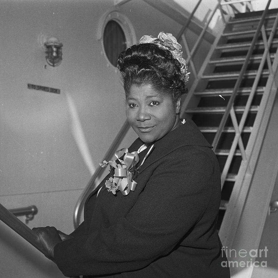 Portrait Of Mahalia Jackson Photograph by Bettmann