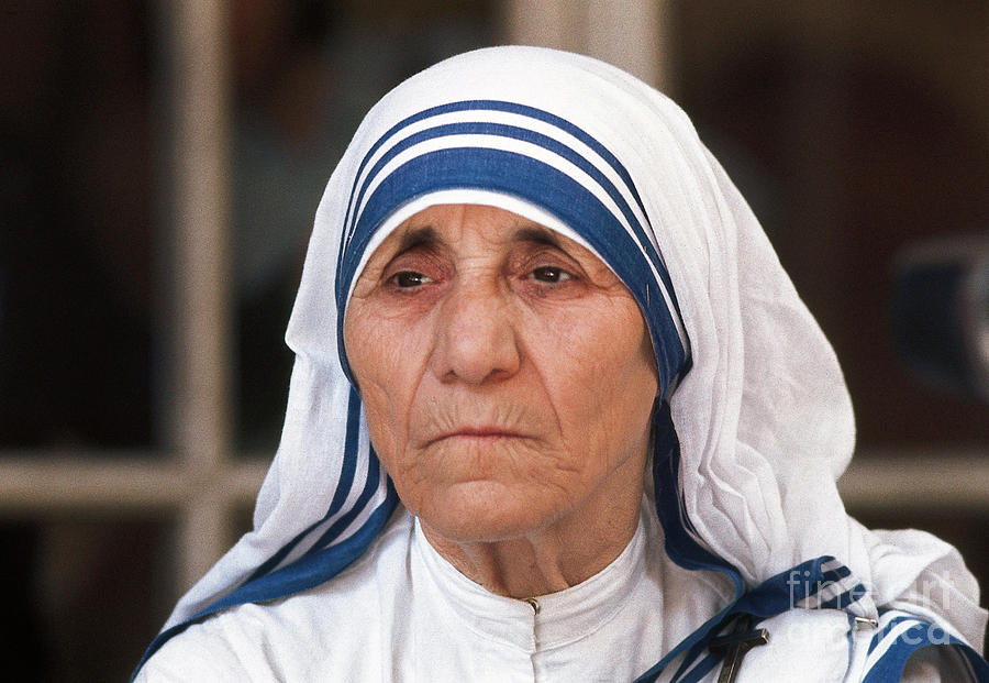 Portrait Of Mother Teresa Photograph by - Fine Art America