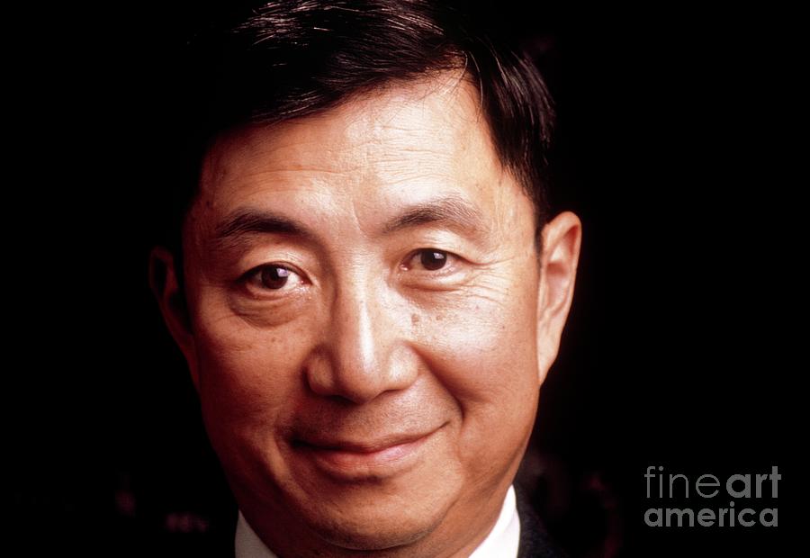 Portrait Of Sam Ting In 1988 Photograph by Peter Menzel/science Photo Library