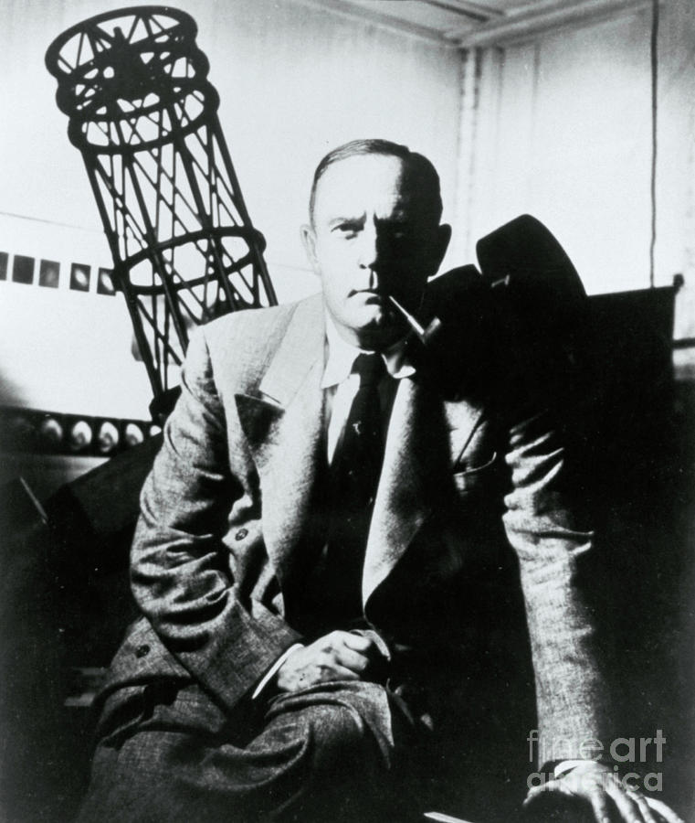 Portrait Of The American Astronomer Edwin Hubble Photograph by Hale Observatories/science Photo Library