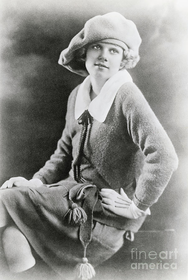 Portrait Of Young Jean Harlow Photograph by Bettmann