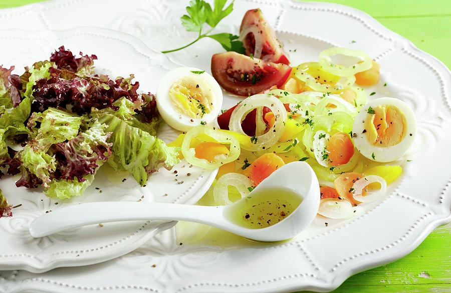 Portuguese Salad With Peppers, Tomatoes, Eggs And Onions Photograph by Teubner Foodfoto