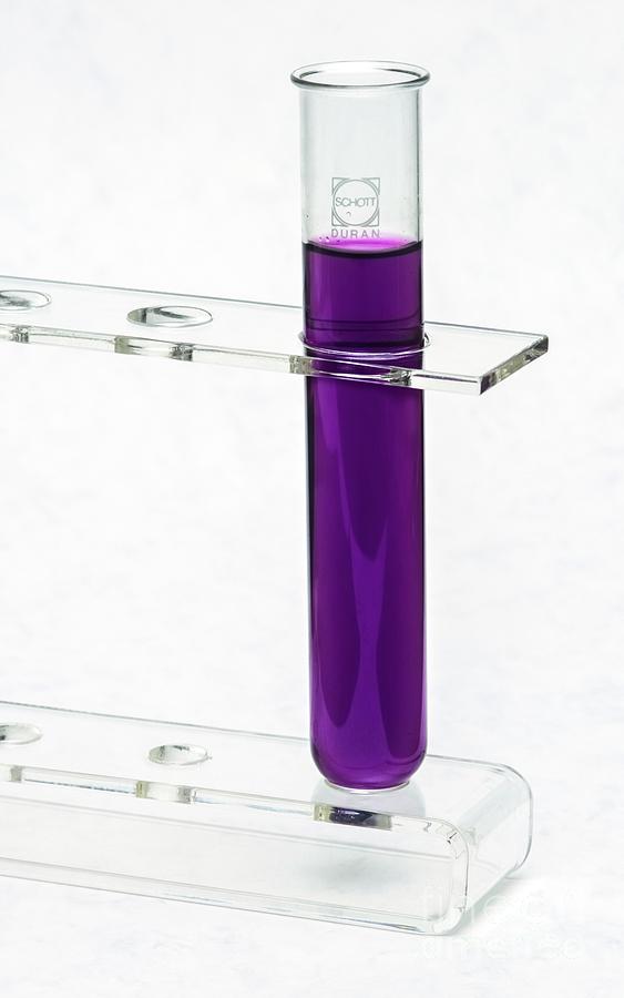 Potassium Permanganate Dissolving By Martyn F Chillmaidscience Photo Library 4822