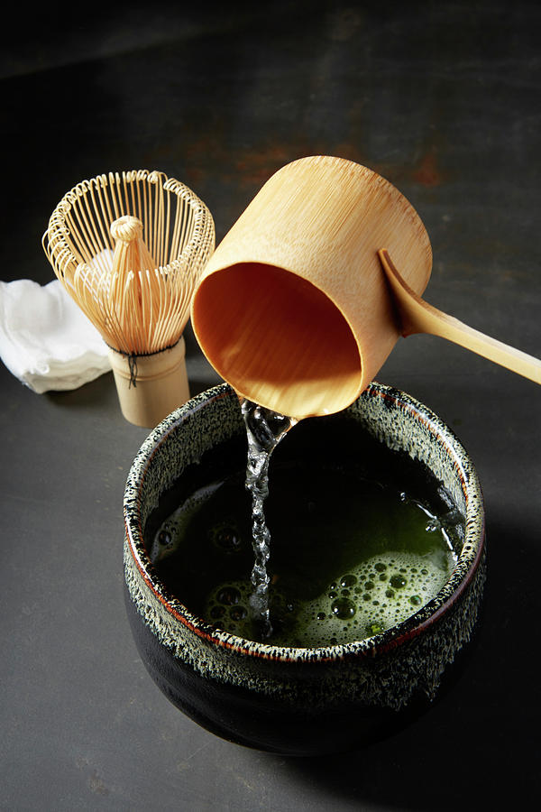 https://images.fineartamerica.com/images/artworkimages/mediumlarge/2/pouring-matcha-tea-with-traditional-bamboo-tools-ryan-benyi-photography.jpg