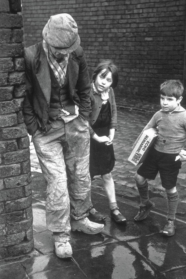 Poverty In Wigan Photograph by Kurt Hutton