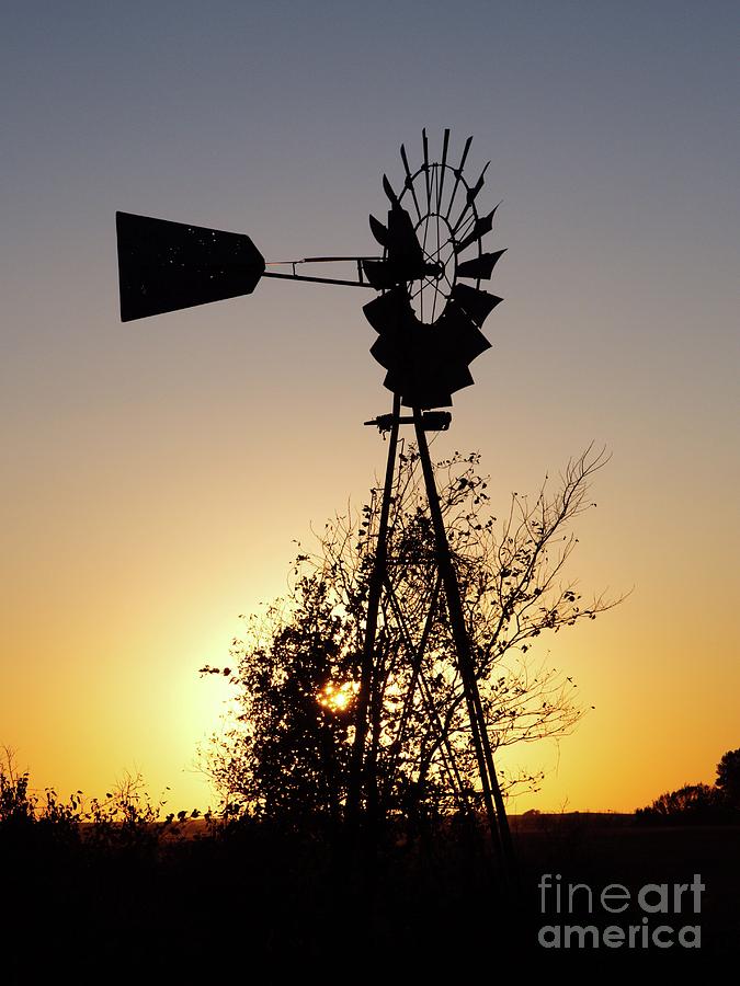 Prairie Windmill Photograph by Gary Richards - Fine Art America