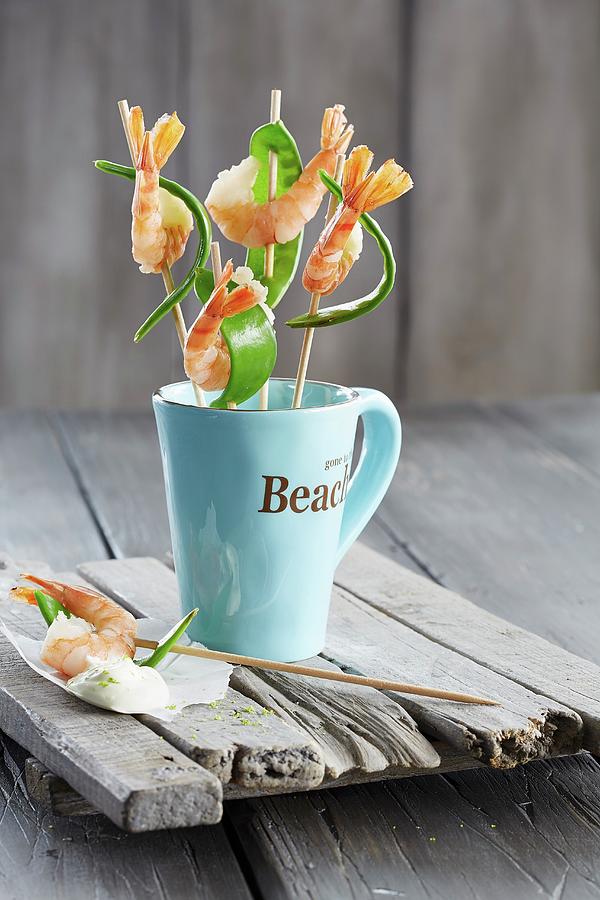 Prawn Skewers With Sugar Snaps Served In A Mug Photograph by Rafael Pranschke