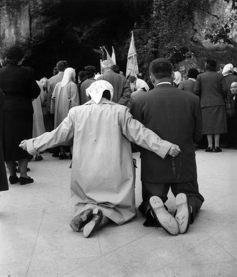 Pray And Hope Photograph by Bert Hardy