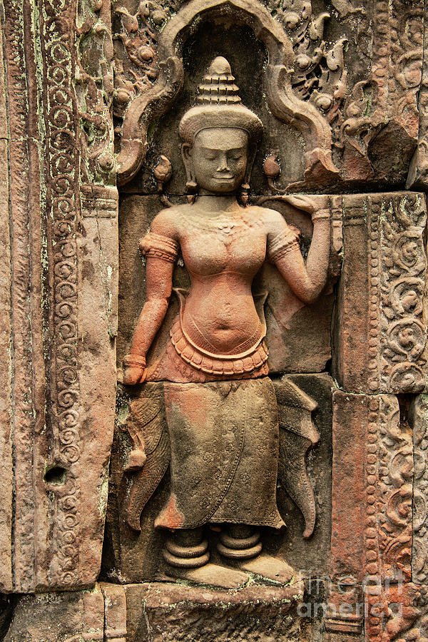 Landmark Photograph - Preah Khan Temple Aspera Statue by Bob Phillips