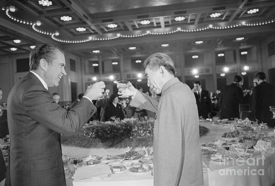 Pres. Nixon And Chou En-lai Toasting Photograph by Bettmann