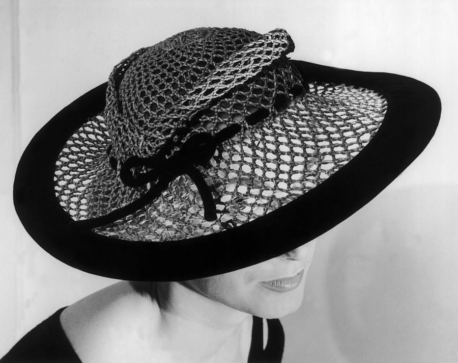 Presentation Of The Basket Hat Photograph by Keystone-france Presentation Of The Basket Hat Photograph by Keystone-france