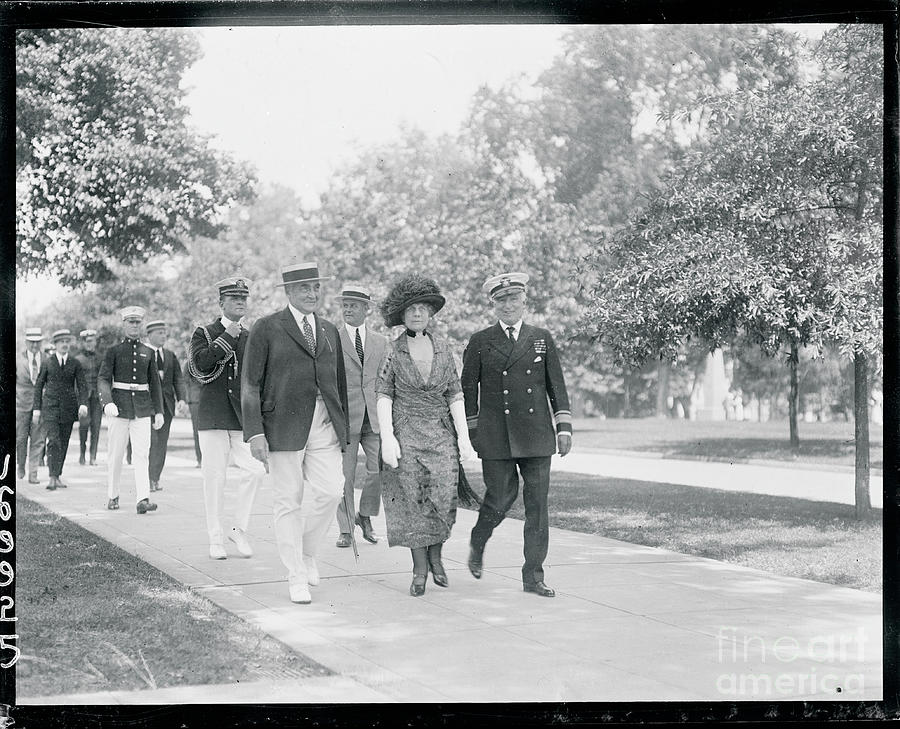 President And Mrs Harding With Admiral Photograph by Bettmann