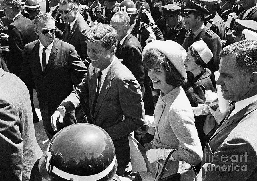 President And Mrs. Kennedy Visiting Photograph by Bettmann
