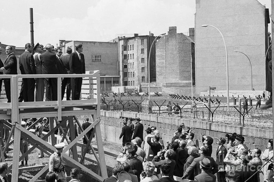 President Kennedy At The Berlin Wall Photograph by Bettmann