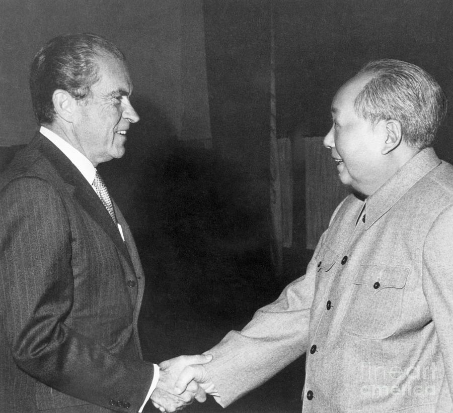 President Nixon And Mao Tse-tung Photograph by Bettmann