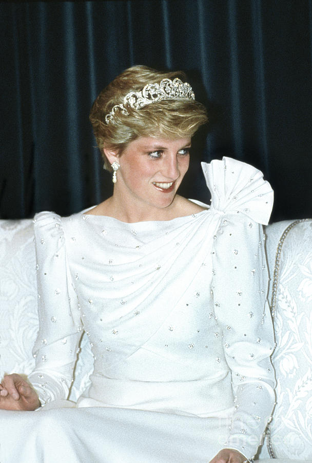 Princess Diana Bahrain 1986 Photograph by Rcp