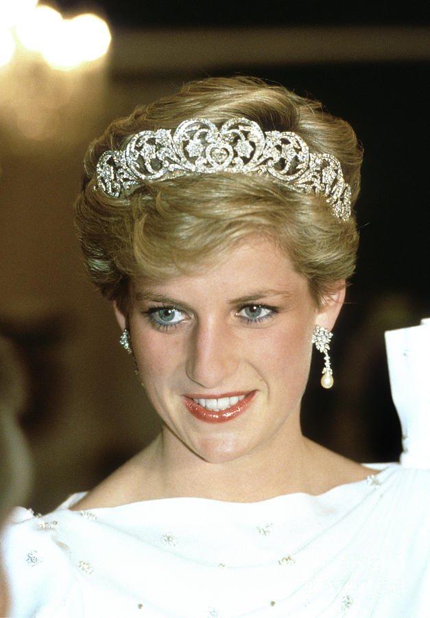 Princess Diana Oman 1986 Photograph by Rcp