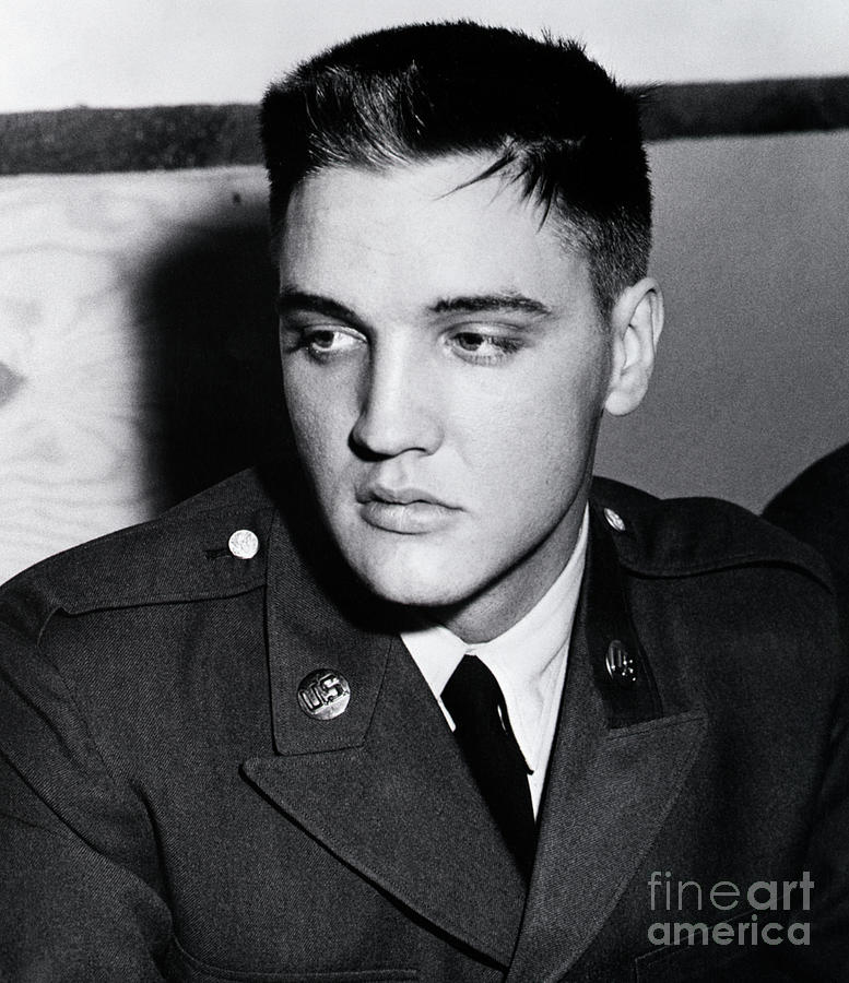 Private Elvis Presley Photograph by Bettmann
