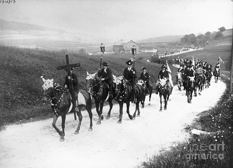 Procession On Horses At Easter Sunday Photograph by Bettmann