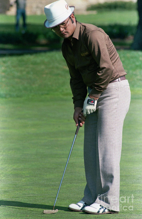 Professional Golfer Kikuo Arai Holding Photograph by Bettmann Professional Golfer Kikuo Arai Holding Photograph by Bettmann