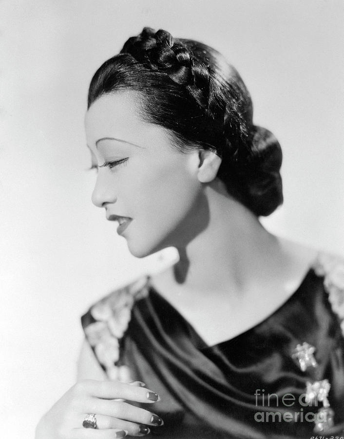 Profile Of Anna Mae Wong Photograph by Bettmann