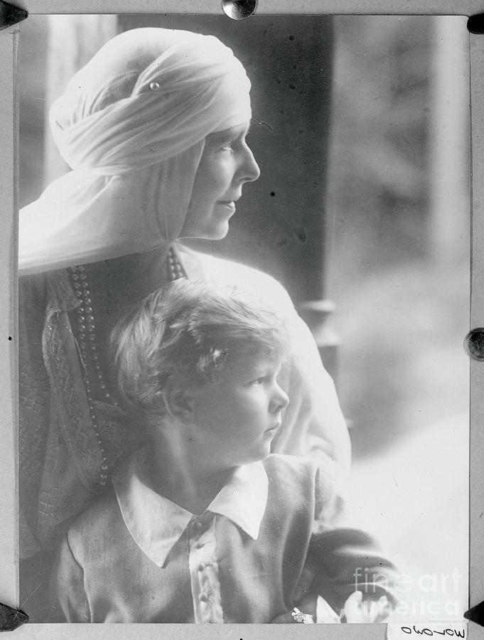 Profile Of Queen Marie With Young Photograph by Bettmann