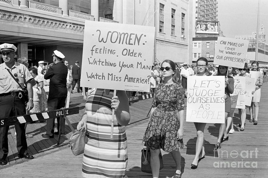 Protesters Picketing Miss America Photograph by Bettmann